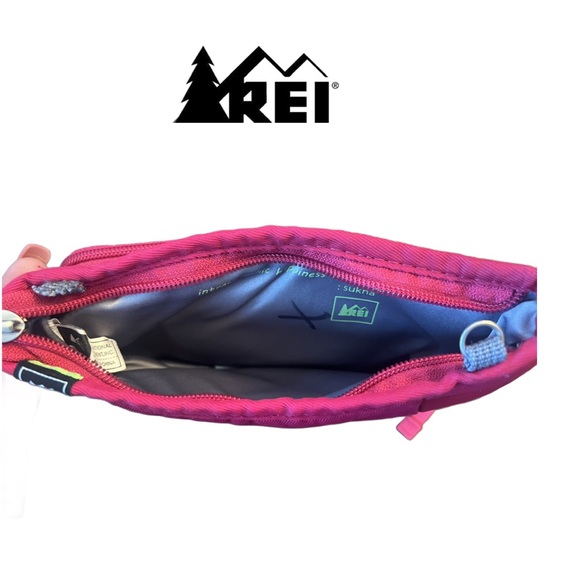 REI Sukha Pink Clutch/Wallet - Picture 3 of 4